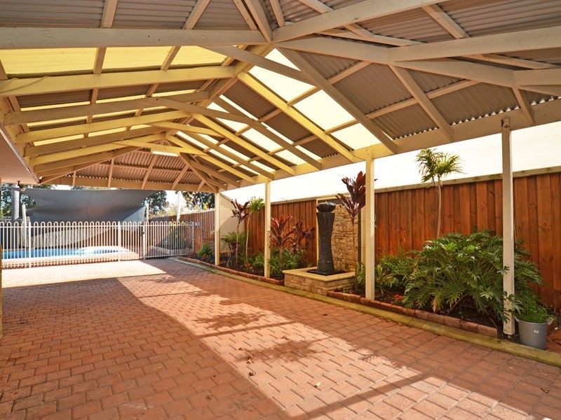 18 Winchester Place, Ballajura WA 6066