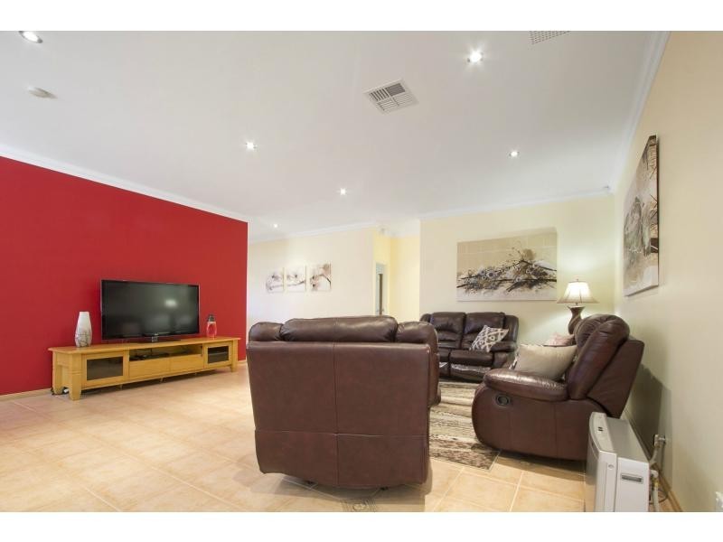 24 Osterley Terrace, Darch WA 6065