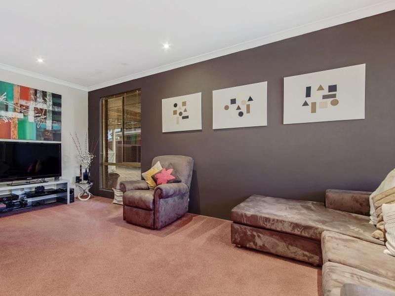 9 Toulon Gardens, Port Kennedy WA 6172