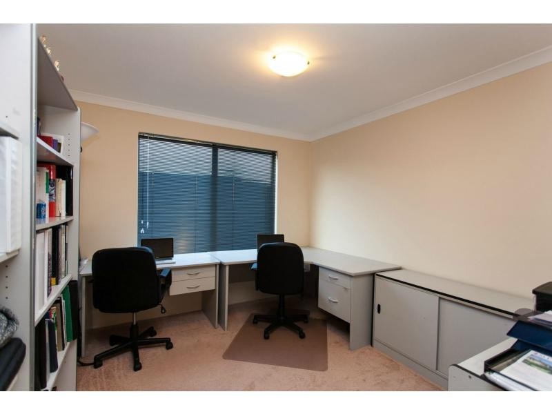 98 Shreeve Road, Canning Vale WA 6155