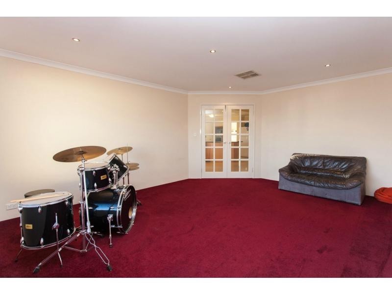 98 Shreeve Road, Canning Vale WA 6155