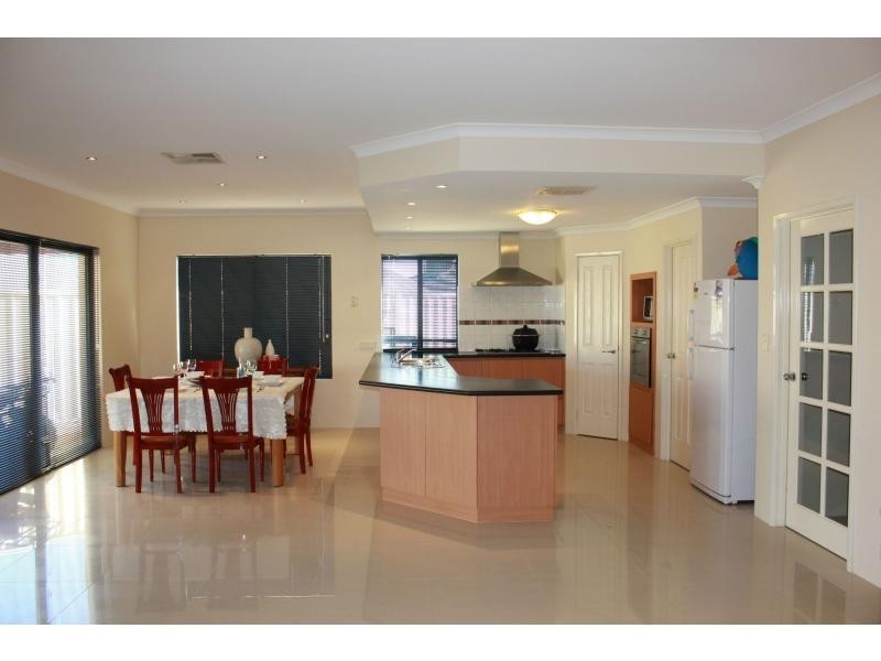 98 Shreeve Road, Canning Vale WA 6155