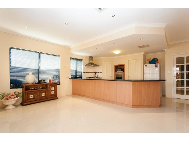 98 Shreeve Road, Canning Vale WA 6155