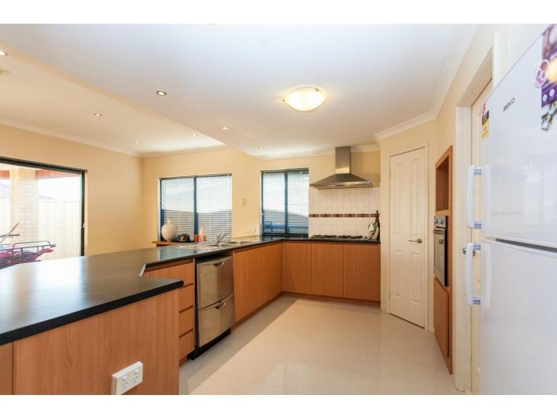 98 Shreeve Road, Canning Vale WA 6155