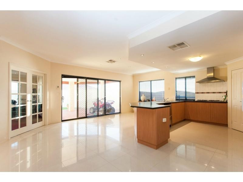 98 Shreeve Road, Canning Vale WA 6155