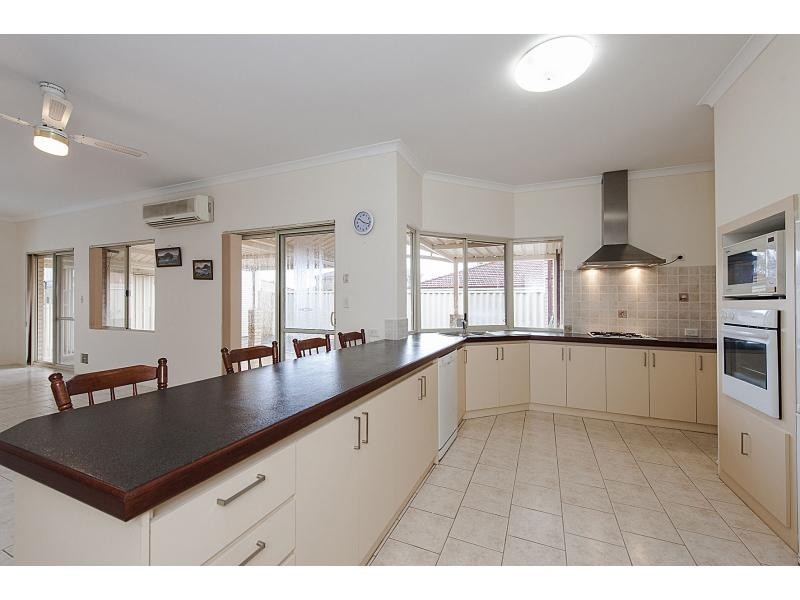 53 Parkland Drive, Warnbro WA 6169