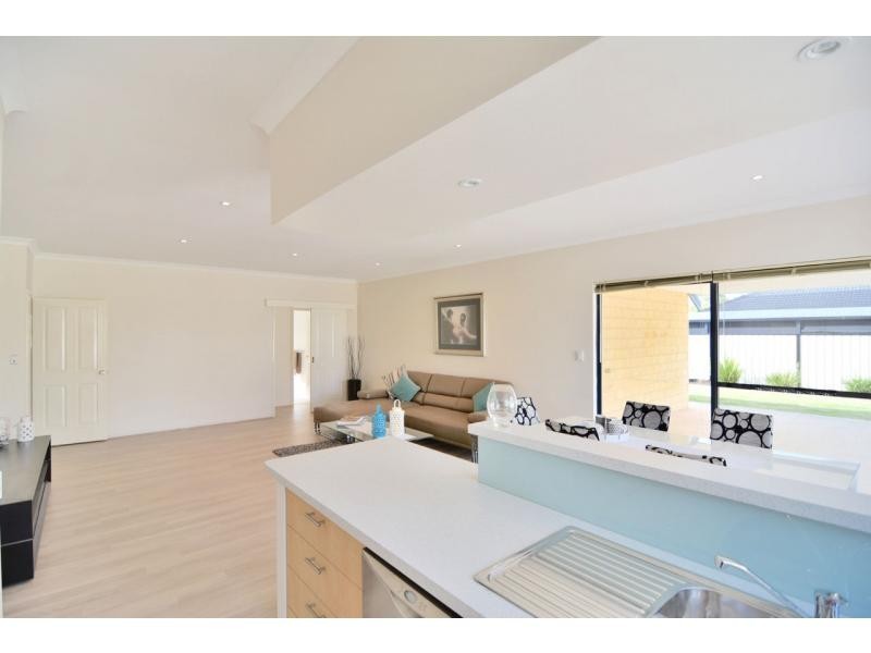9 Woodside Loop, Beckenham WA 6107