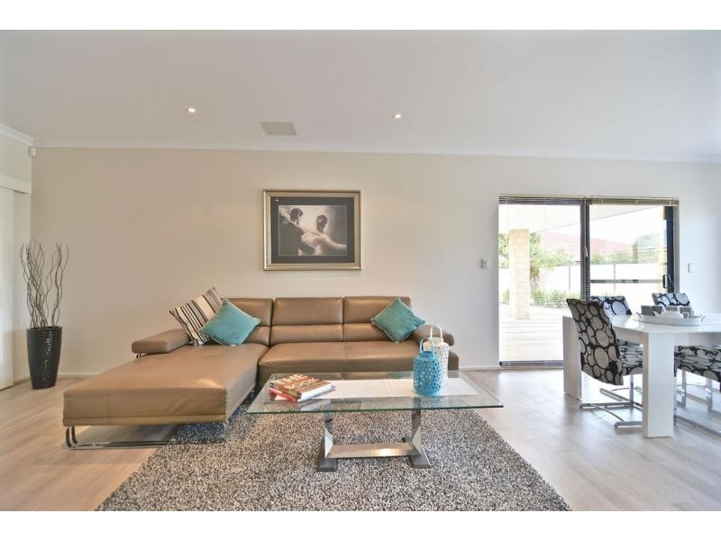 9 Woodside Loop, Beckenham WA 6107