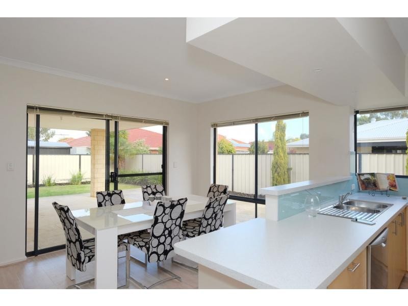 9 Woodside Loop, Beckenham WA 6107
