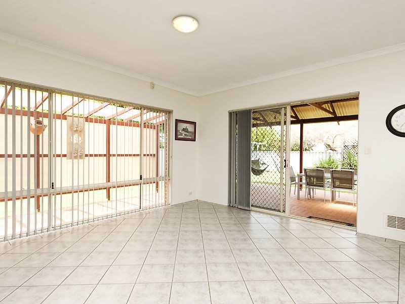 16 Turquoise Crescent, Forrestfield WA 6058