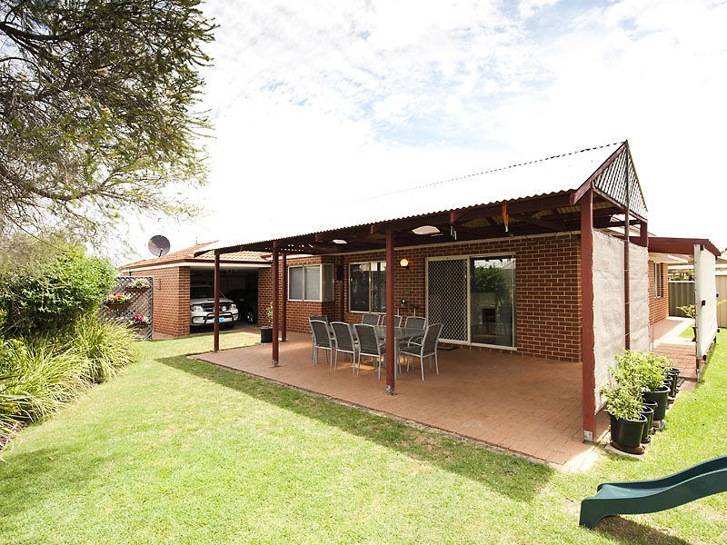 16 Turquoise Crescent, Forrestfield WA 6058