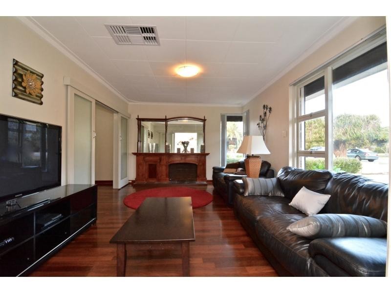 16 Wallsend Street, Safety Bay WA 6169