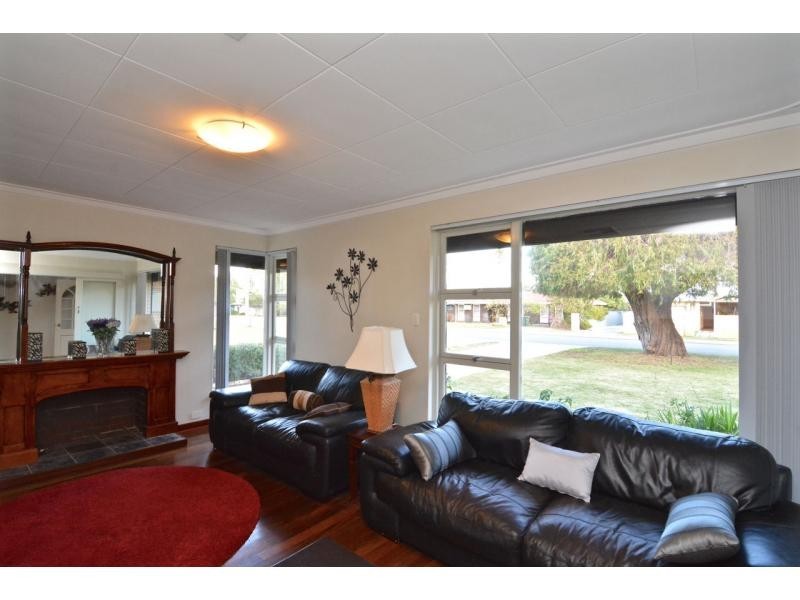 16 Wallsend Street, Safety Bay WA 6169