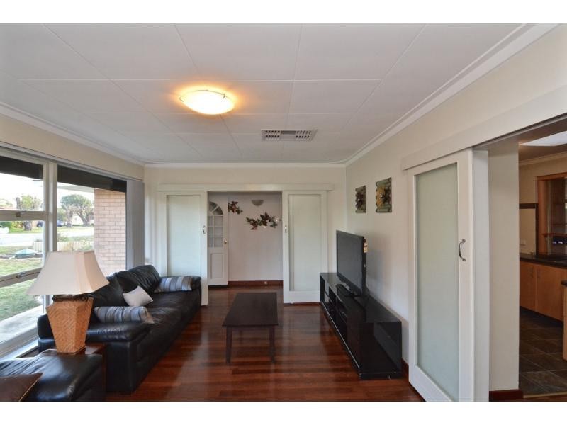 16 Wallsend Street, Safety Bay WA 6169