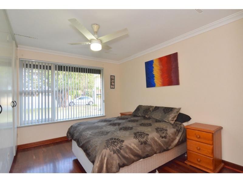 16 Wallsend Street, Safety Bay WA 6169