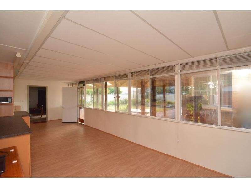 16 Wallsend Street, Safety Bay WA 6169