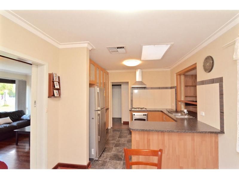 16 Wallsend Street, Safety Bay WA 6169