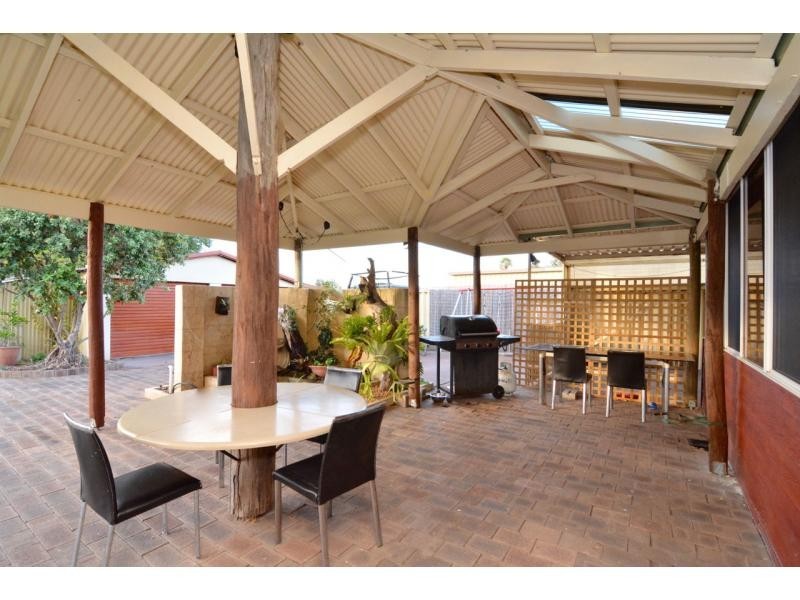 16 Wallsend Street, Safety Bay WA 6169