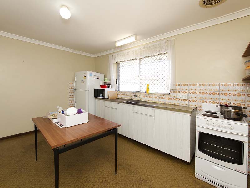 10 Crawford Street, Cannington WA 6107