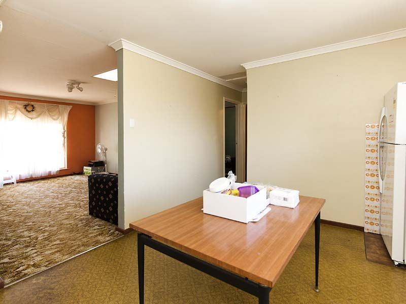 10 Crawford Street, Cannington WA 6107