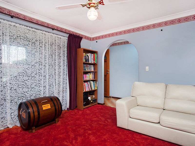 16 Jubilee Drive, Waikiki WA 6169