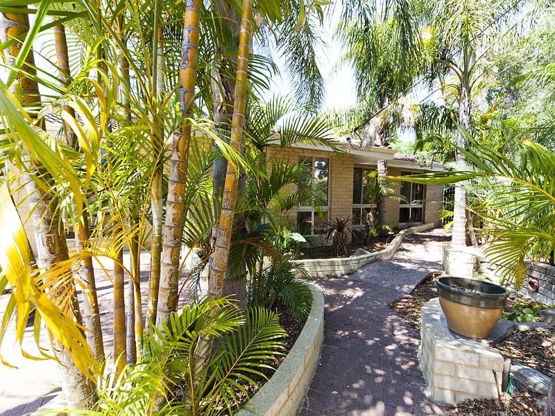 10 Agati Place, Forrestfield WA 6058