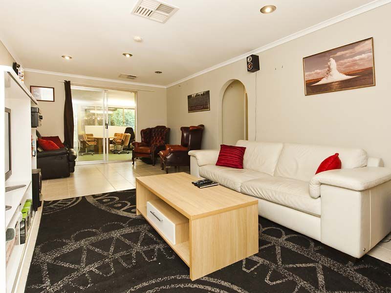 10 Agati Place, Forrestfield WA 6058