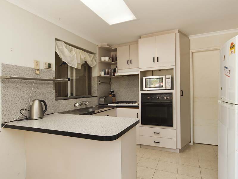 10 Agati Place, Forrestfield WA 6058