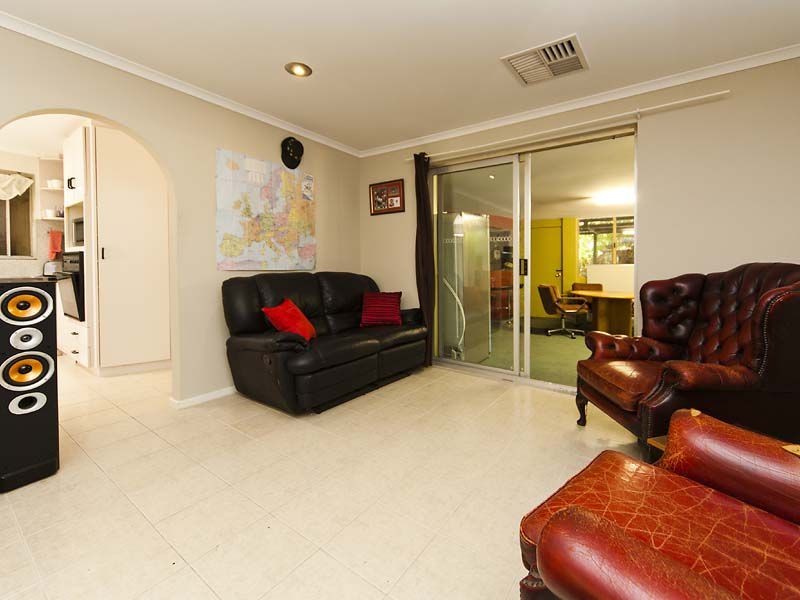 10 Agati Place, Forrestfield WA 6058