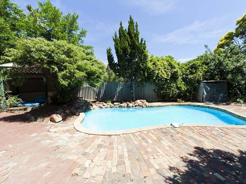 10 Agati Place, Forrestfield WA 6058