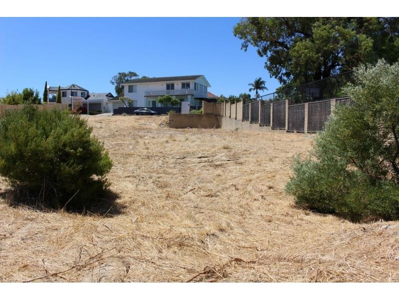 L74 River Way, Salter Point WA 6152