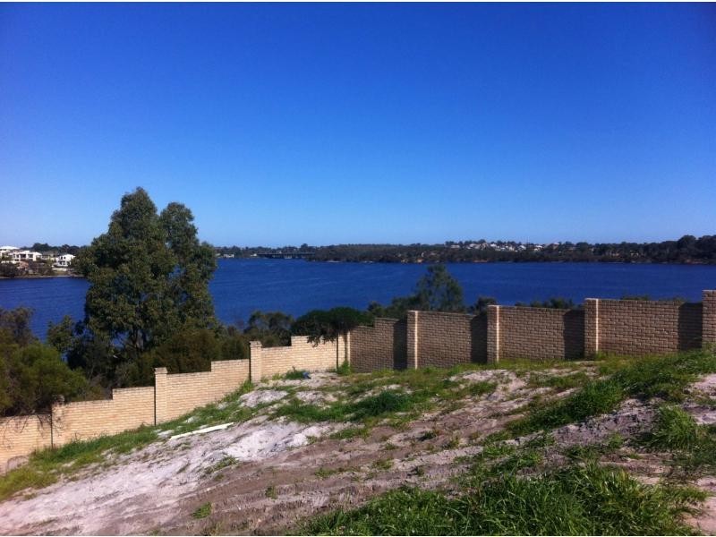 L74 River Way, Salter Point WA 6152