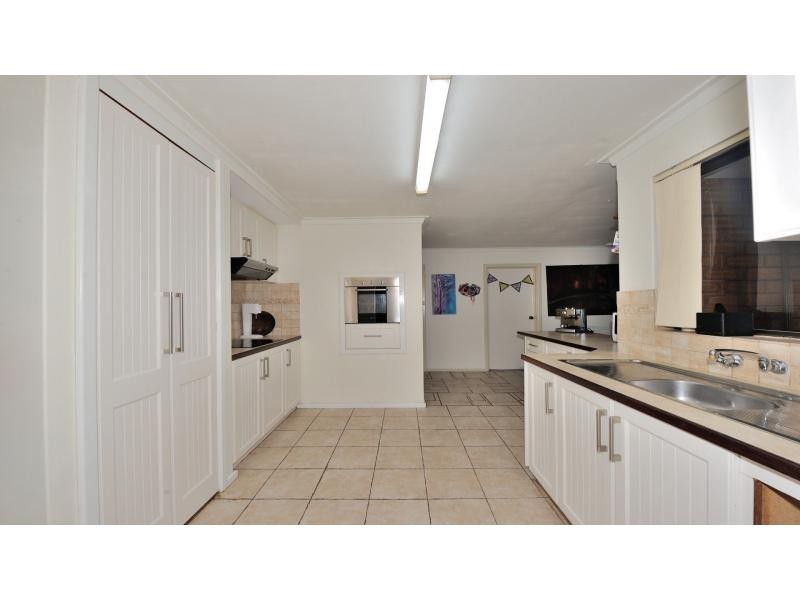 24 Muir Street, Halls Head WA 6210