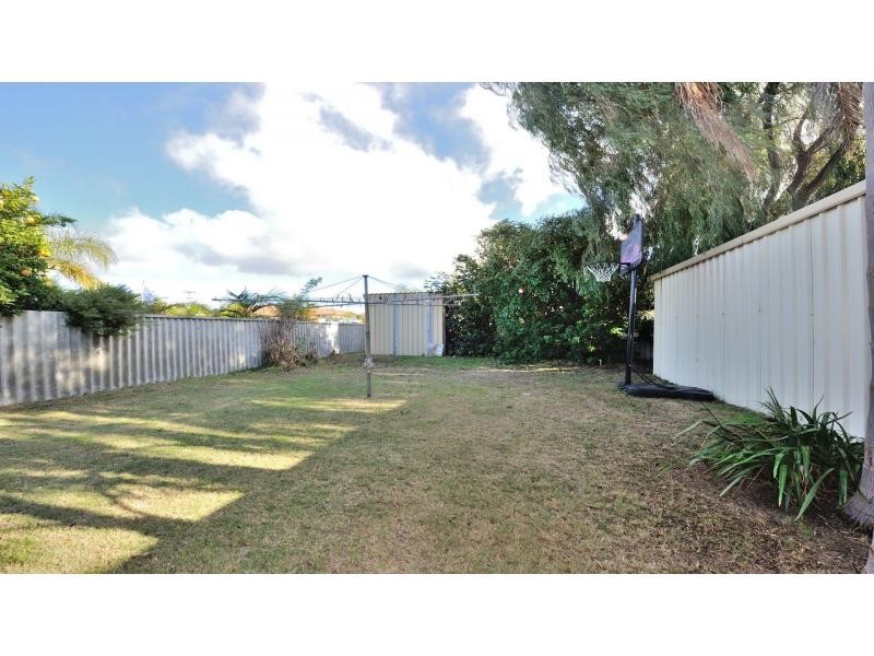 24 Muir Street, Halls Head WA 6210