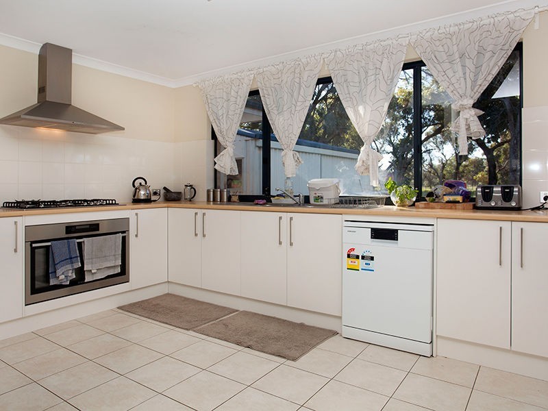 27 Peelfold Glen, Golden Bay WA 6174