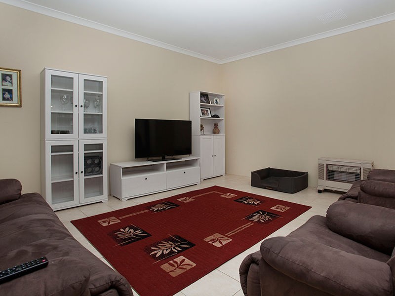 27 Peelfold Glen, Golden Bay WA 6174