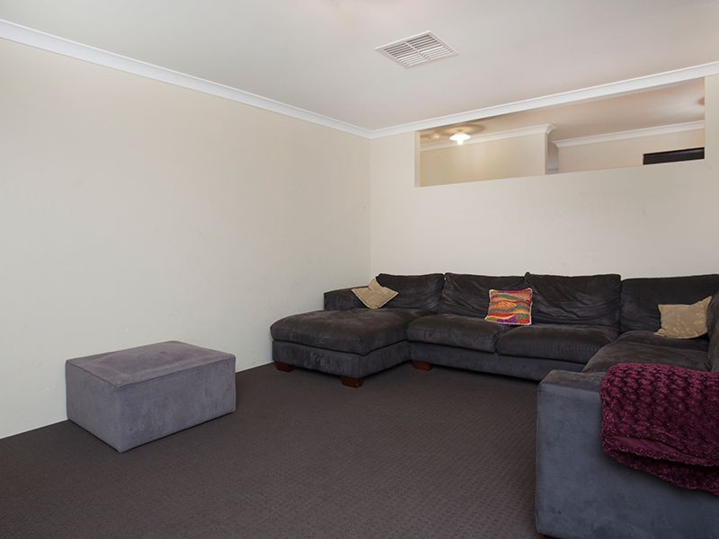 27 Peelfold Glen, Golden Bay WA 6174