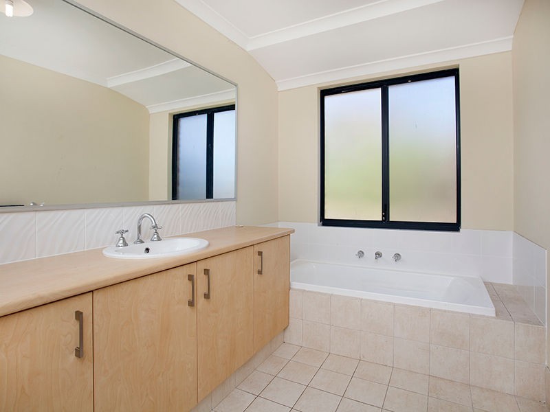 27 Peelfold Glen, Golden Bay WA 6174