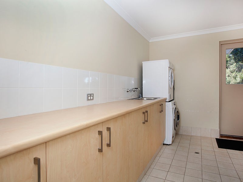 27 Peelfold Glen, Golden Bay WA 6174