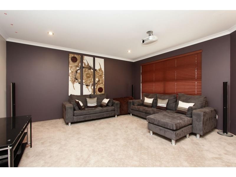 10 Pleasant Avenue, Piara Waters WA 6112