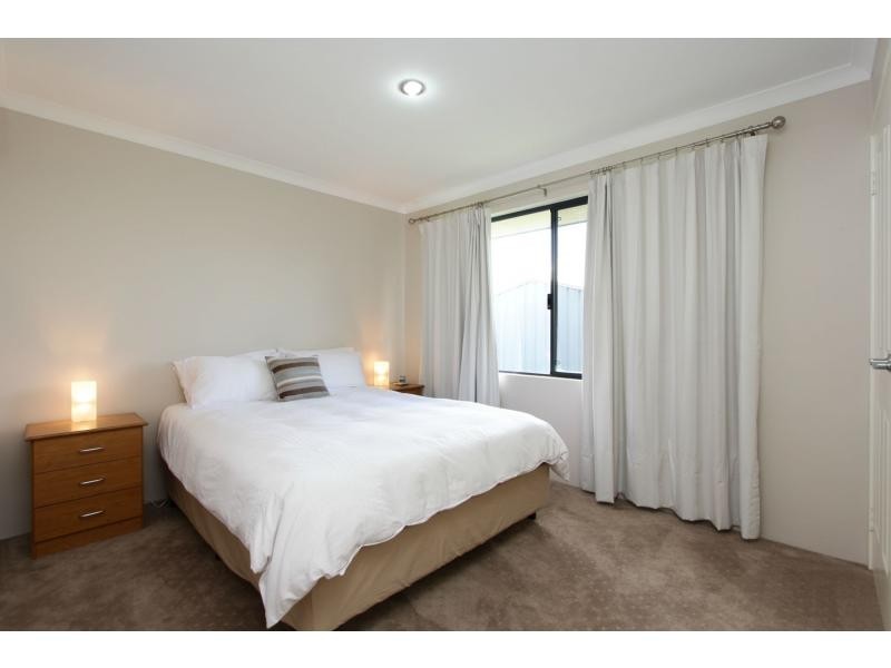 10 Pleasant Avenue, Piara Waters WA 6112