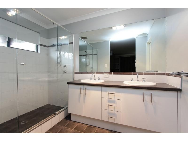 10 Pleasant Avenue, Piara Waters WA 6112