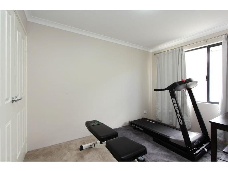 10 Pleasant Avenue, Piara Waters WA 6112