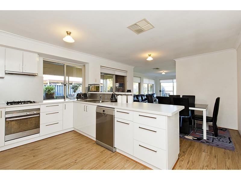 34 St Ettiene Gardens, Port Kennedy WA 6172