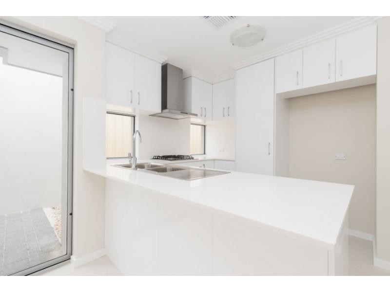 8 Afon Avenue, Shoalwater WA 6169