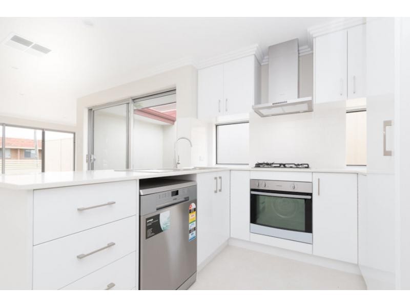 8 Afon Avenue, Shoalwater WA 6169