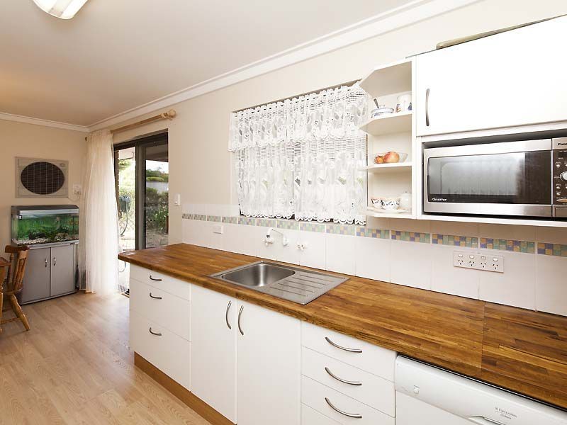 2 Stringybark Drive, Forrestfield WA 6058