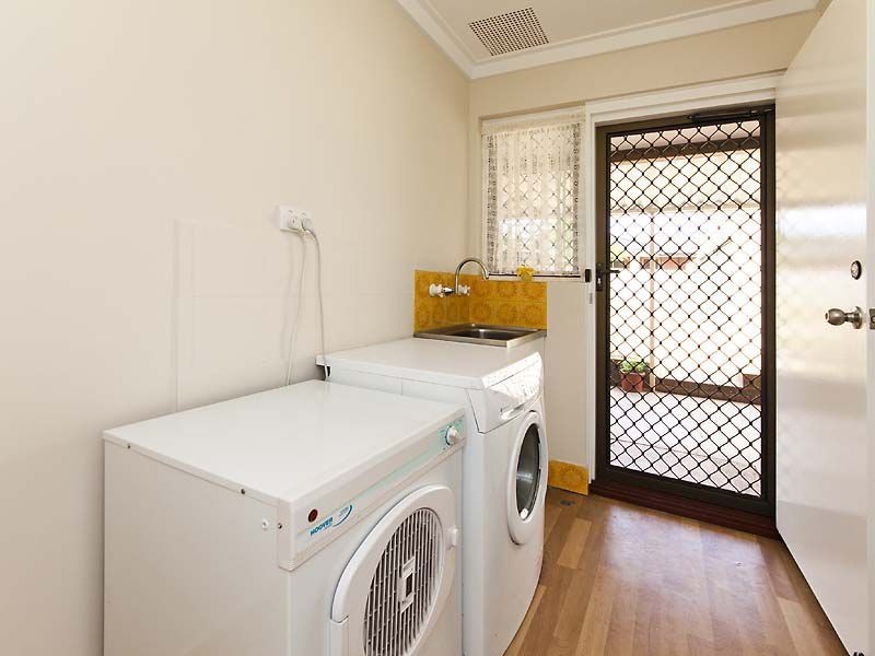 2 Stringybark Drive, Forrestfield WA 6058
