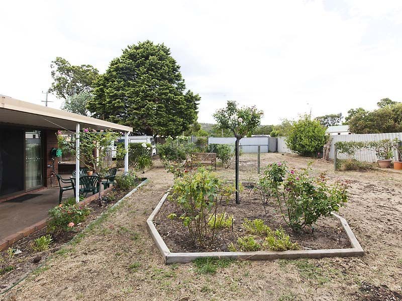 2 Stringybark Drive, Forrestfield WA 6058