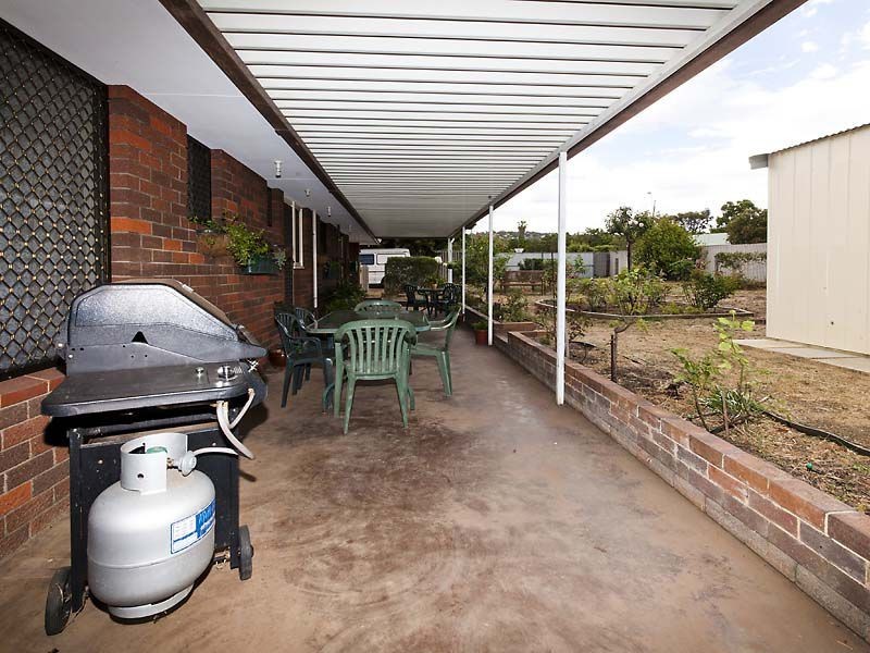 2 Stringybark Drive, Forrestfield WA 6058